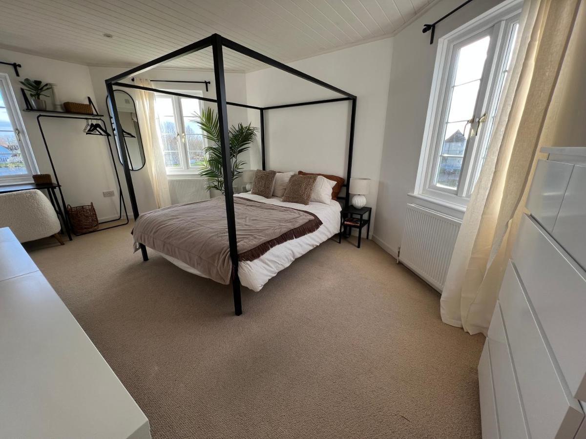 Barnsley, Turret House Windrush *